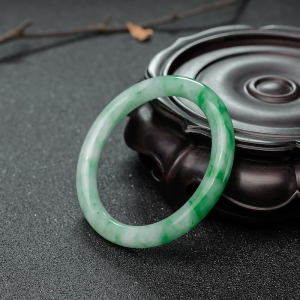 52mm糯种飘翠翡翠圆镯