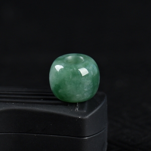 糯种蓝绿翡翠路路通吊坠