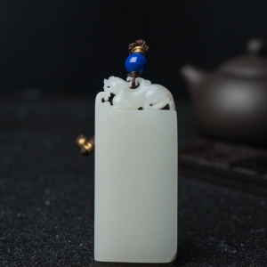 籽料和田白玉貔貅吊坠