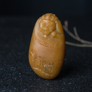 籽料和田玉貔貅吊坠