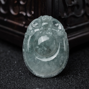 冰种飘花翡翠福贝吊坠