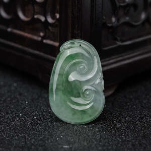 冰种飘翠翡翠如意吊坠