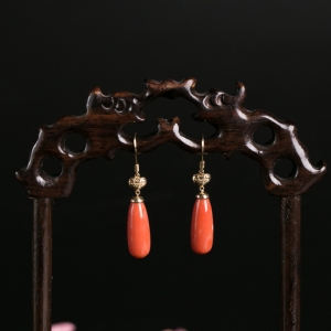 18K金镶沙丁珊瑚水滴耳坠