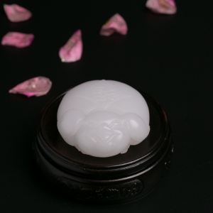 特：山料和田白玉招财猪手把件