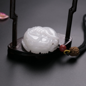 特：山料和田白玉貔貅手把件
