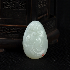 籽料和田青白玉瑞兽吊坠