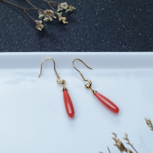 18K金镶沙丁珊瑚水滴耳坠