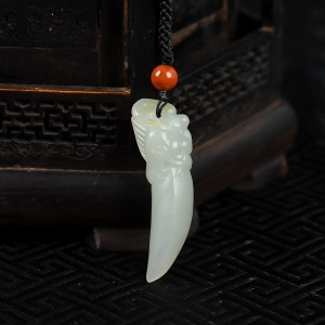 籽料和田白玉瑞兽狼牙吊坠