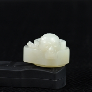 籽料和田白玉骷髅戒指