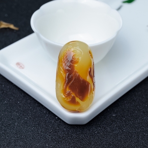 俏色蜜蜡老虎吊坠