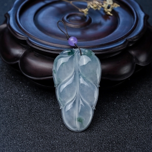 冰种飘花翡翠叶子吊坠