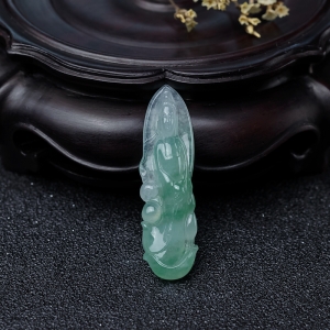 糯冰种浅绿翡翠观音吊坠