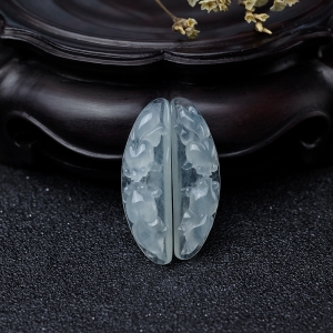 冰种浅绿翡翠双鱼吊坠