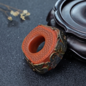 铁皮包浆料南红龙凤扣吊坠