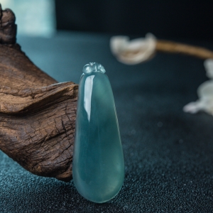 冰种晴水翡翠福瓜吊坠