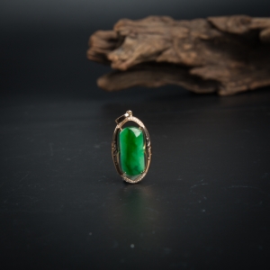 18K糯种飘翠翡翠随形吊坠