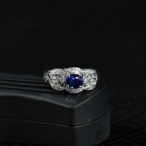 18K皇家蓝蓝宝石刻面戒指
