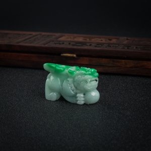 糯种飘翠翡翠貔貅吊坠