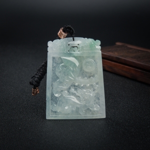 糯冰种飘翠翡翠龙吊坠