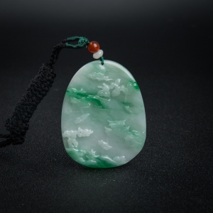糯种飘翠翡翠山水吊坠