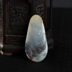 籽料和田青花玉山水吊坠