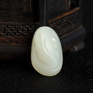 籽料和田白玉美女吊坠