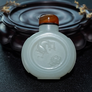 山料和田青白玉连年有余鼻烟壶