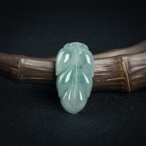 糯冰种飘花翡翠金枝玉叶吊坠