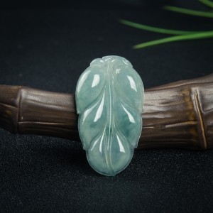 糯冰种飘花翡翠金枝玉叶吊坠