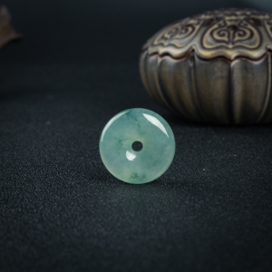 糯冰种飘花翡翠平安扣吊坠