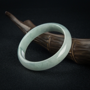 64.5mm豆种飘花翡翠平安镯