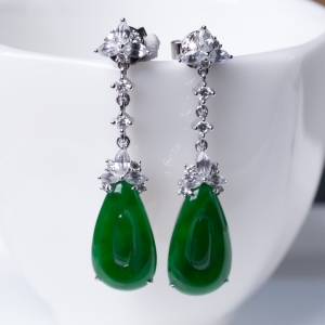 18K金镶钻糯种翠色翡翠耳坠