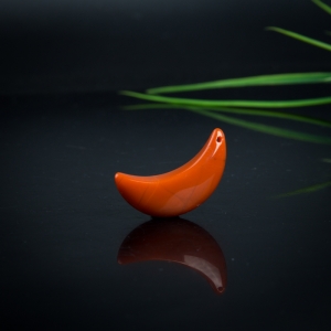 火焰纹南红月牙吊坠