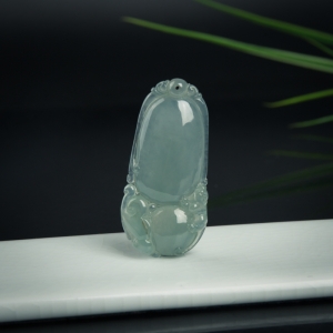糯冰种灰绿翡翠福瓜吊坠
