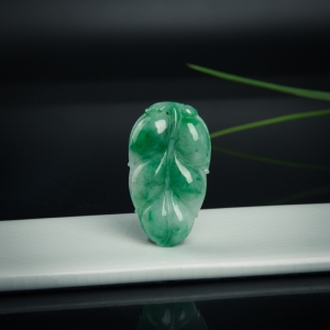 糯种飘翠翡翠金枝玉叶吊坠