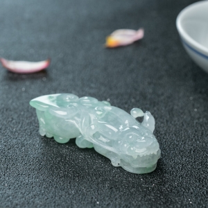 糯种飘翠翡翠貔貅吊坠