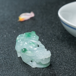 糯种飘翠翡翠貔貅吊坠