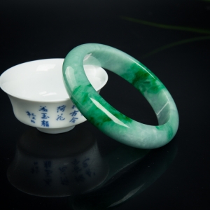56.5mm豆种飘翠翡翠手镯