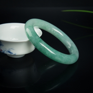 53.5mm豆种豆绿翡翠圆镯