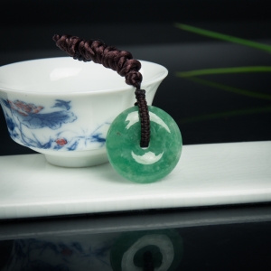 豆种豆绿翡翠平安扣吊坠