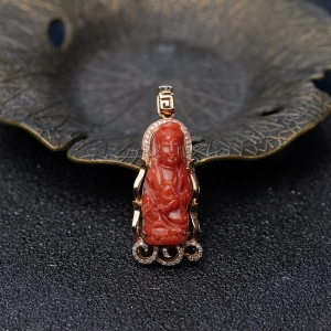 18K金镶钻阿卡珊瑚观音吊坠