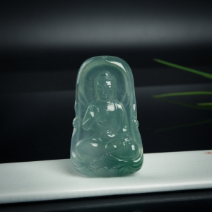 糯冰种飘翠翡翠大日如来吊坠