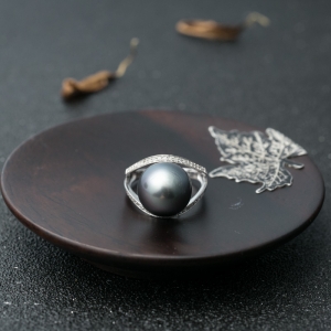 10K金镶钻黑珍珠戒指