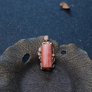 18K金镶钻深水珊瑚吊坠