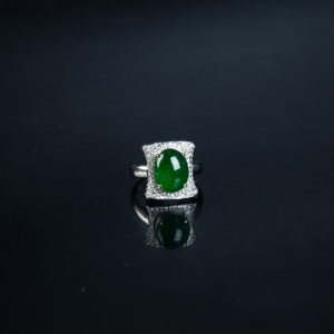 18k糯种翠绿翡翠戒指