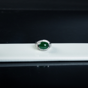 18k糯种翠绿翡翠戒指