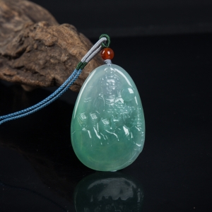 糯种浅绿翡翠观音吊坠