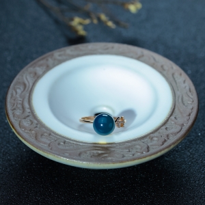 18K金镶钻多米蓝珀戒指