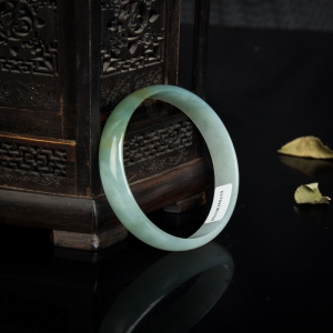 52mm糯冰种俏色翡翠光面方镯