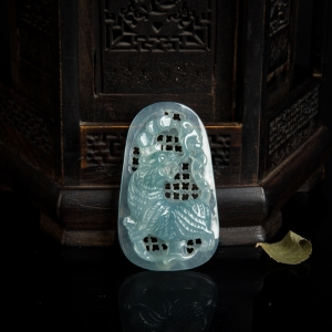 糯冰种蓝水翡翠寅虎吊坠